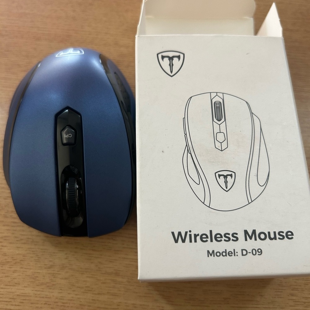 Ergonomic Black Wireless Mouse with Model D-09 - Picture 3 of 7